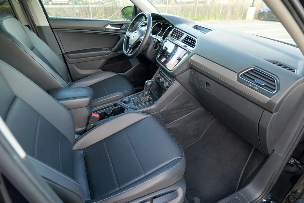 Used 2019 Platinum Gray Metallic Volkswagen 2.0T SE image 33