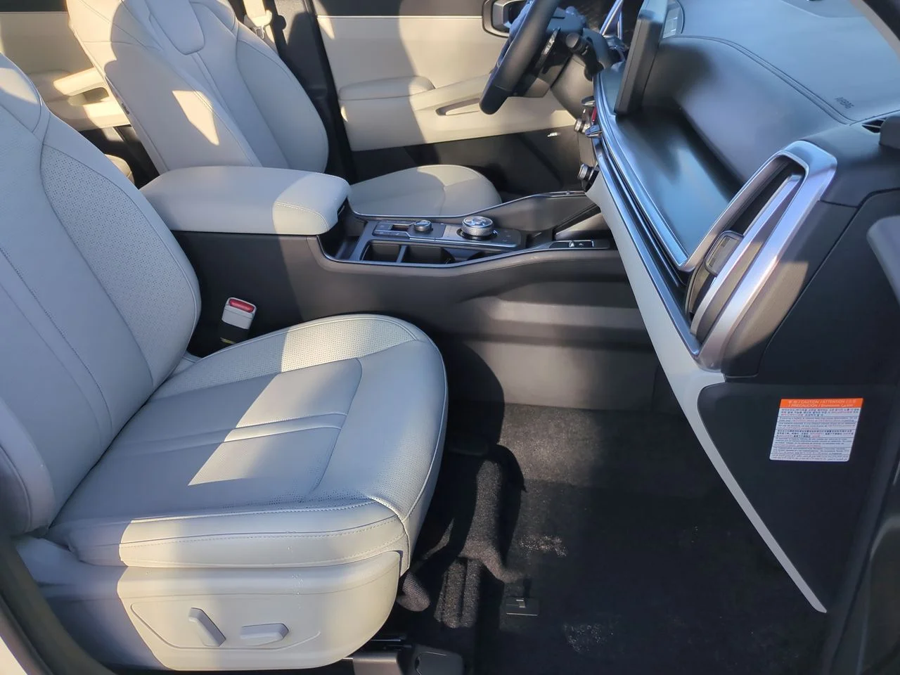 New 2026 Snow White Pearl Kia EX image 29