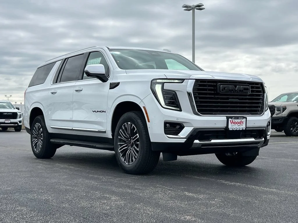 New 2026 Summit White GMC Elevation image 2