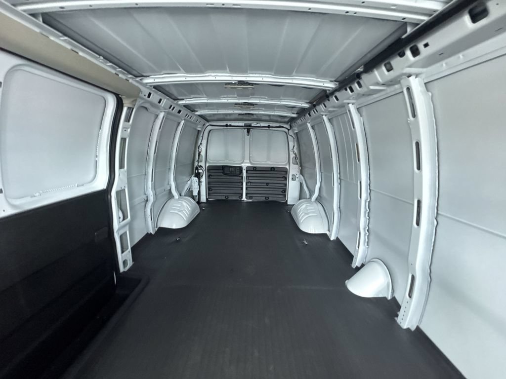 New 2025 Summit White GMC Work Van image 13