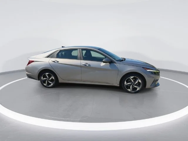 Used 2023 Silver Hyundai SEL image 9