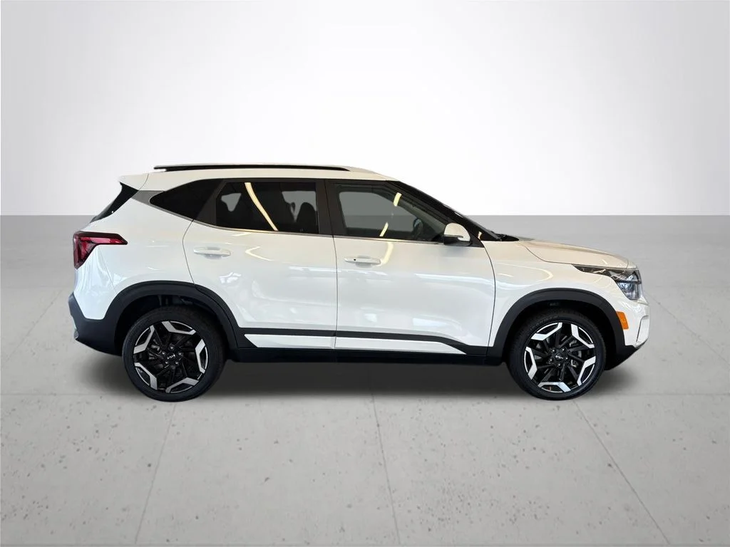Used 2024 White Kia SX image 6