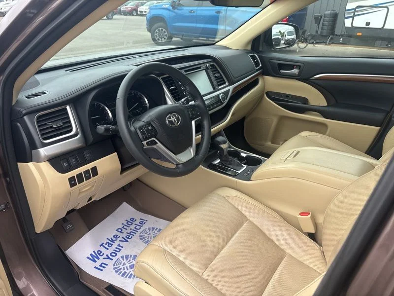 Used 2017 Brown Toyota Limited image 27