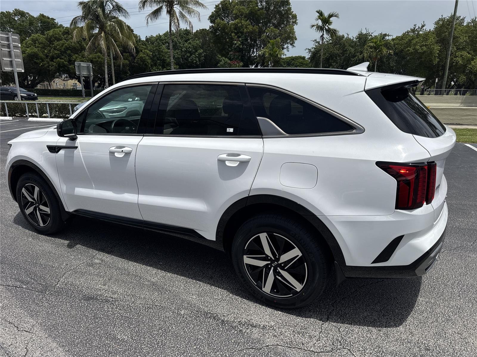 Used 2021 Glacial White Pearl Kia EX image 6