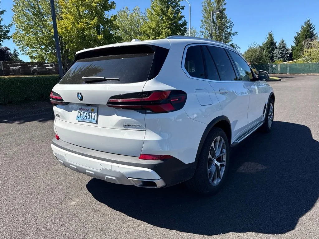 Used 2026 Alpine White BMW xDrive40i image 7