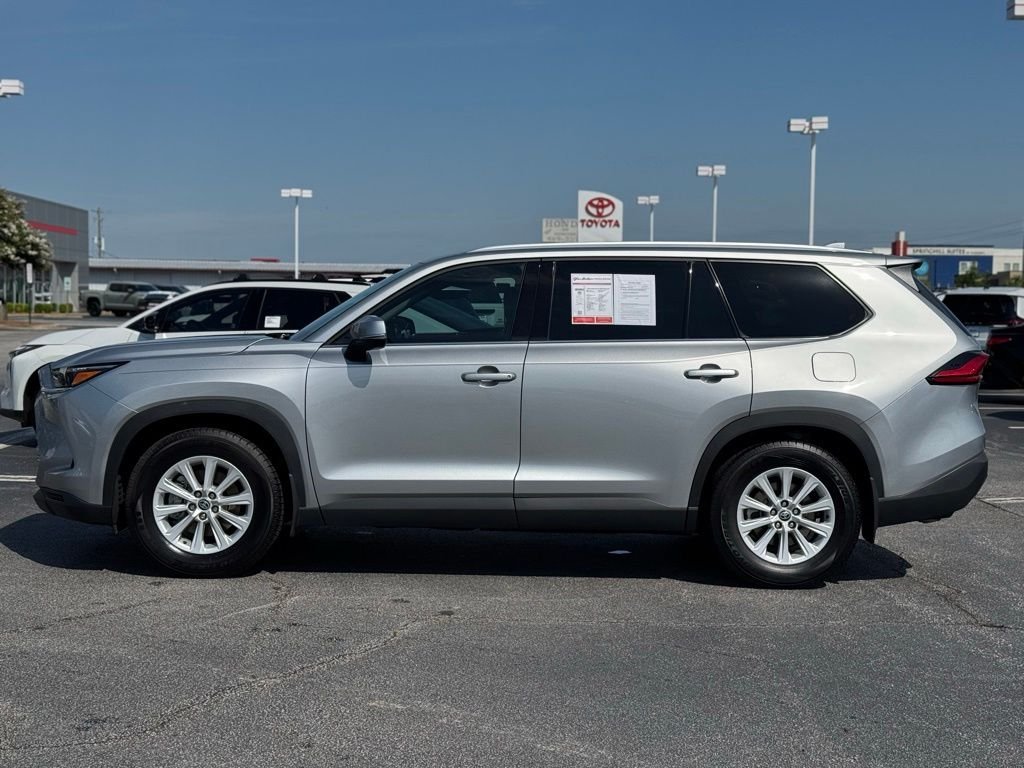 Used 2024 Silver Toyota XLE image 8