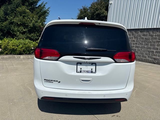 Used 2019 Bright White Clearcoat Chrysler Touring L image 7