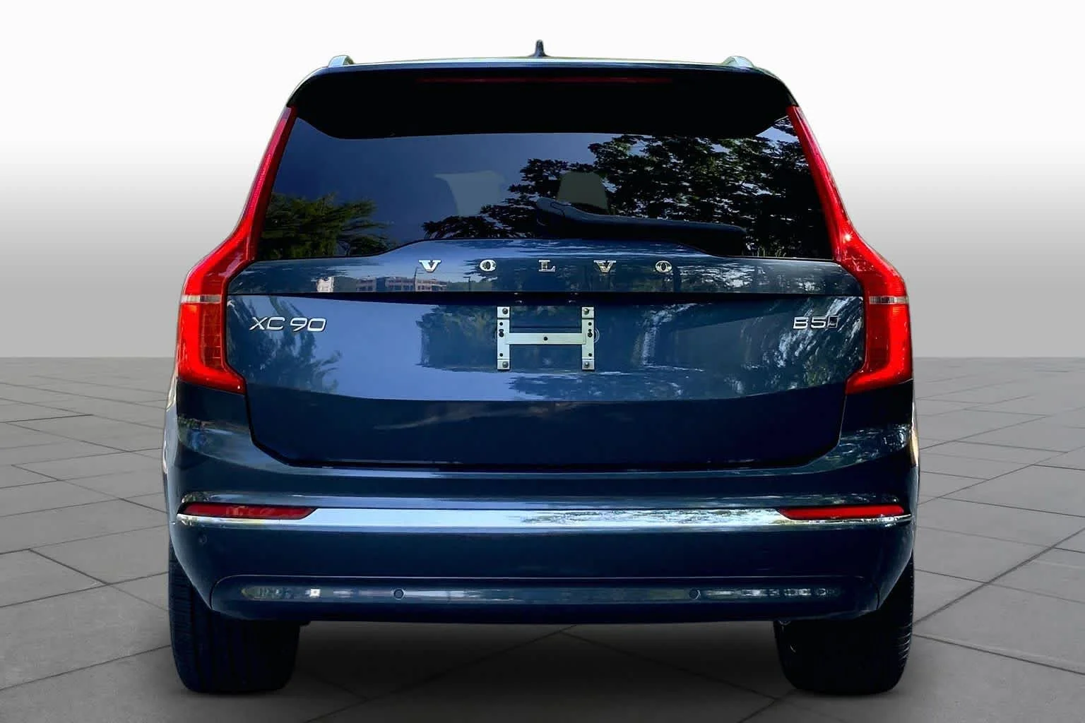 Used 2024 Denim Blue Metallic Volvo Core Bright Theme image 4