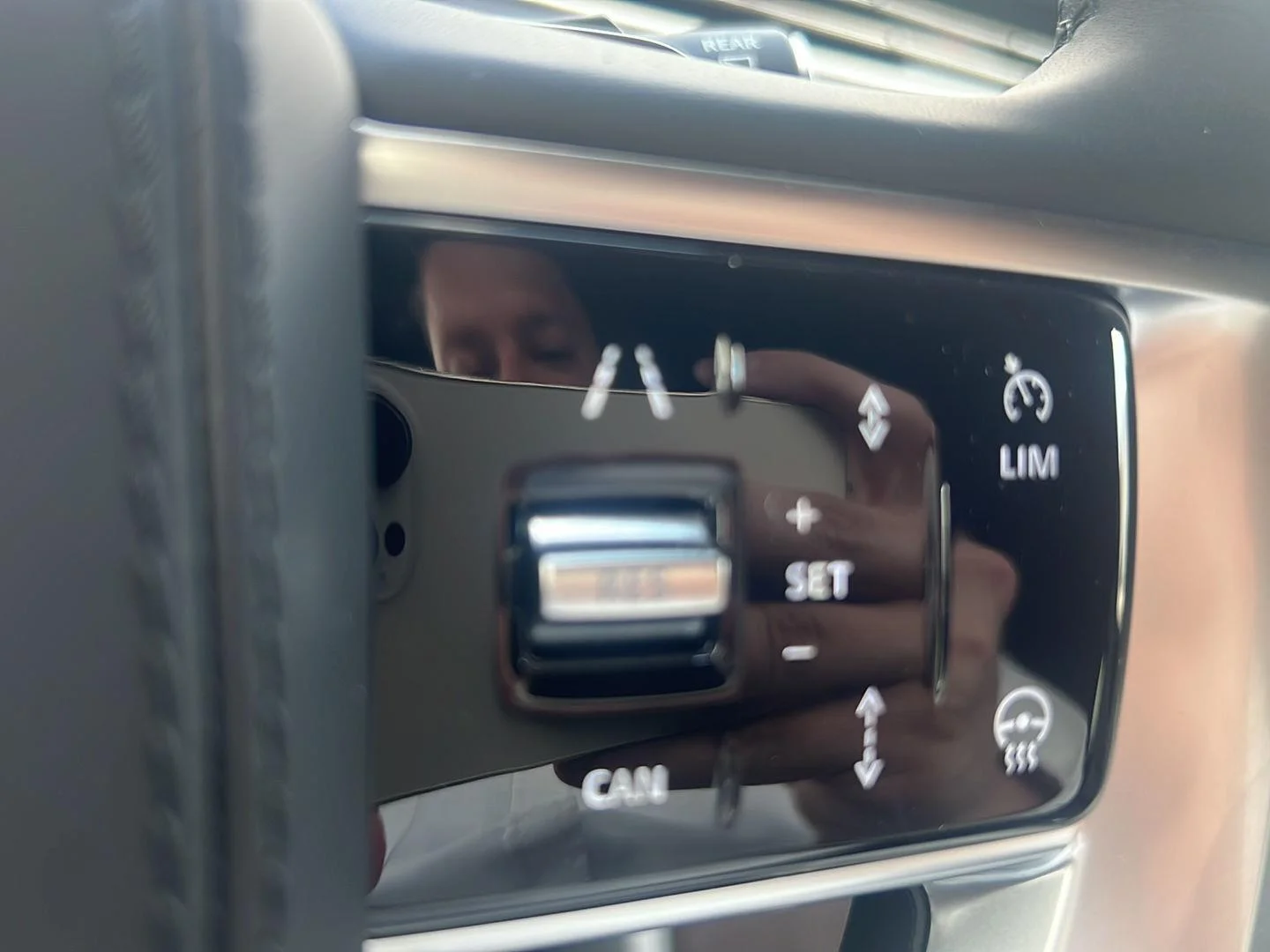 New 2026 Eiger Grey Metallic Land Rover SE image 12