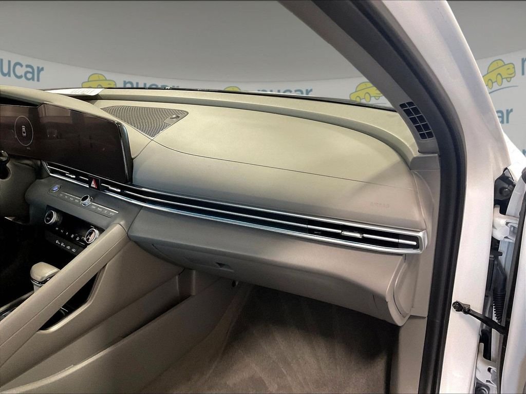 Used 2025 White Hyundai SEL Sport image 7
