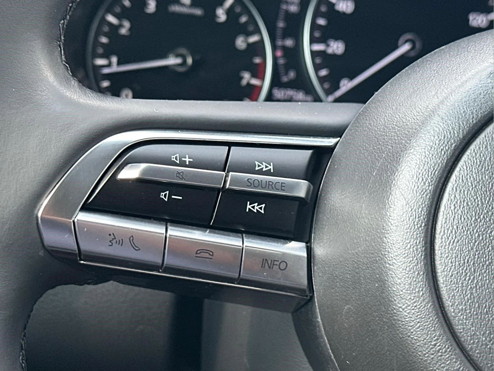 Used 2025 Wind Chill Pearl Mazda 2.5 S Preferred Package image 26