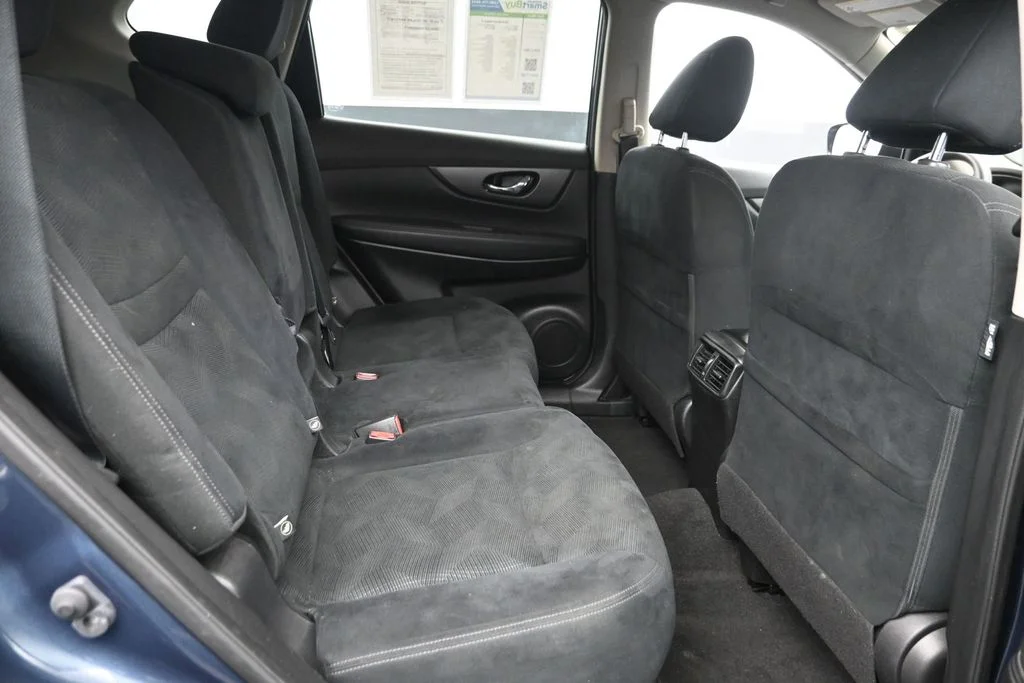 Used 2016 Blue Nissan S image 10