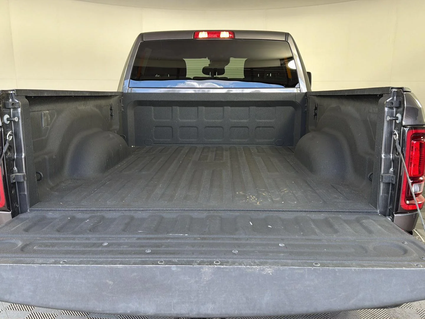 Used 2025 Granite Crystal Metallic Clearcoat Ram Big Horn image 11