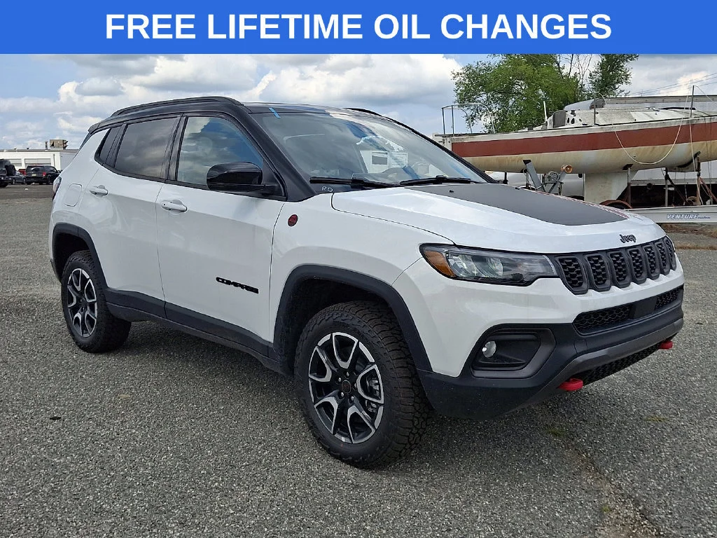 New 2026 Bright White Clear-Coat Exterior Paint Jeep Trailhawk image 1