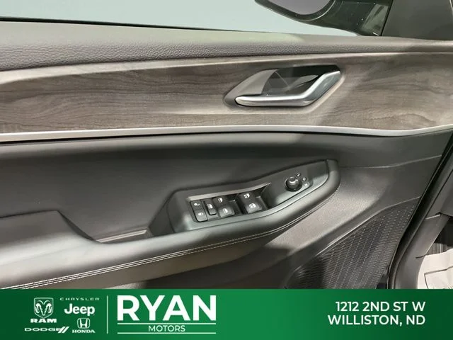 New 2026 Diamond Black Crystal Pearl-Coat Exterior Paint Jeep Laredo image 26