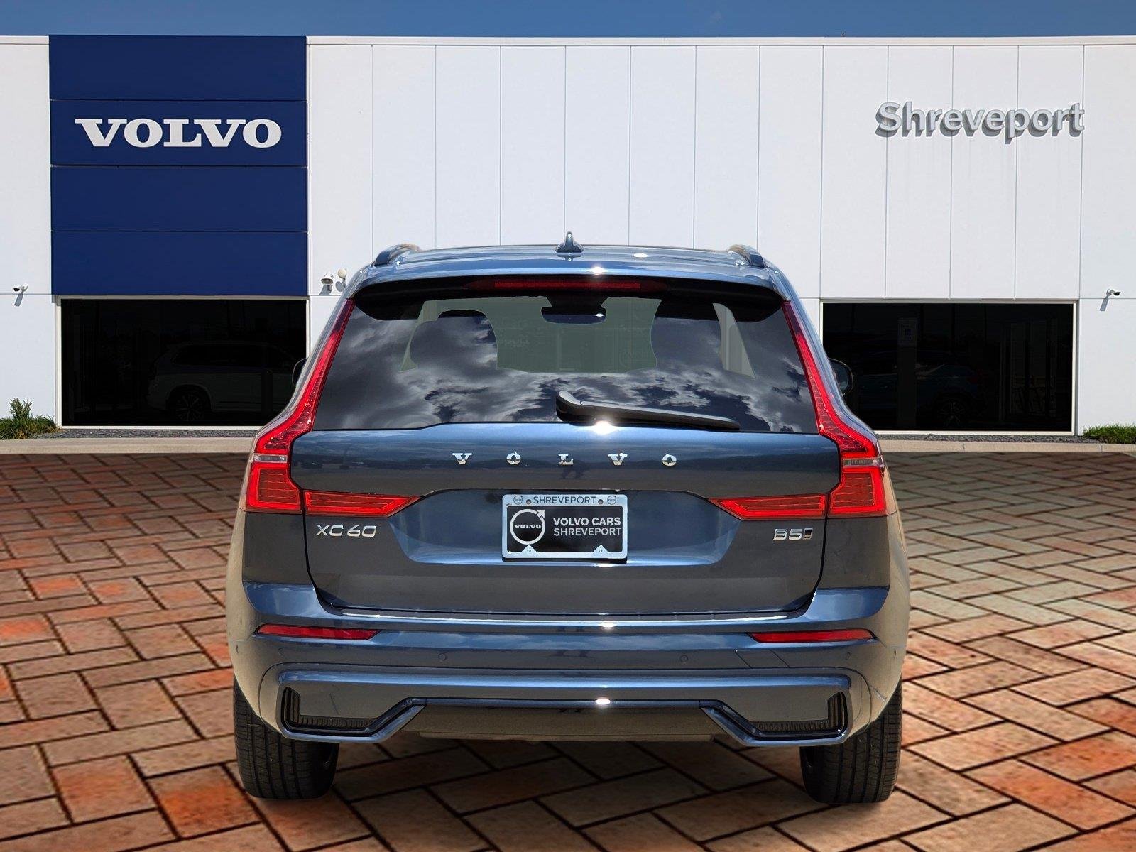 Used 2025 Denim Blue Metallic Volvo Plus image 4