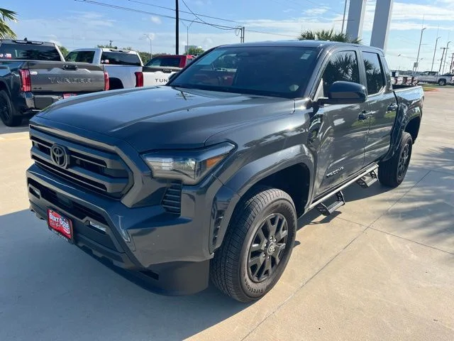 Used 2025  Toyota SR5 image 3