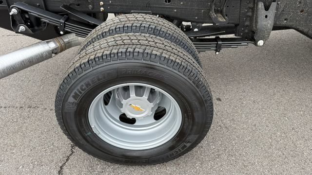 New 2026 Summit White Chevrolet Work Truck image 19