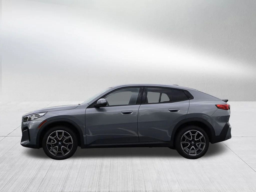 Used 2025 Gray BMW xDrive28i image 5