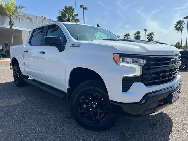 Used 2025 Summit White Chevrolet LT Trail Boss image 1