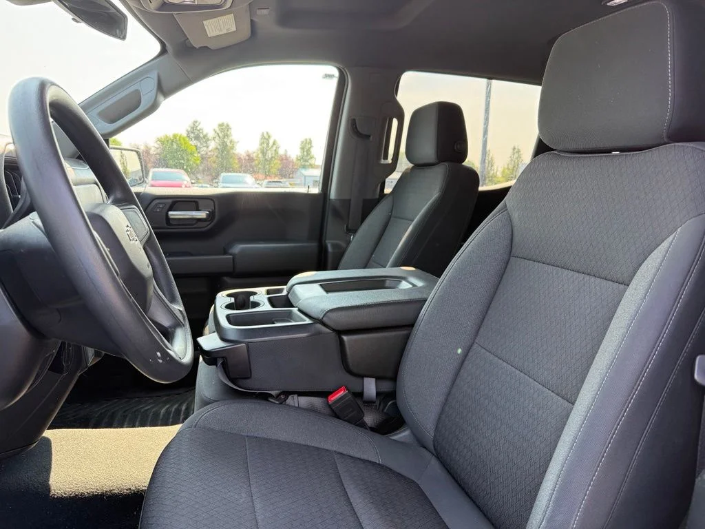 Used 2022 Satin Steel Metallic Chevrolet Custom image 9