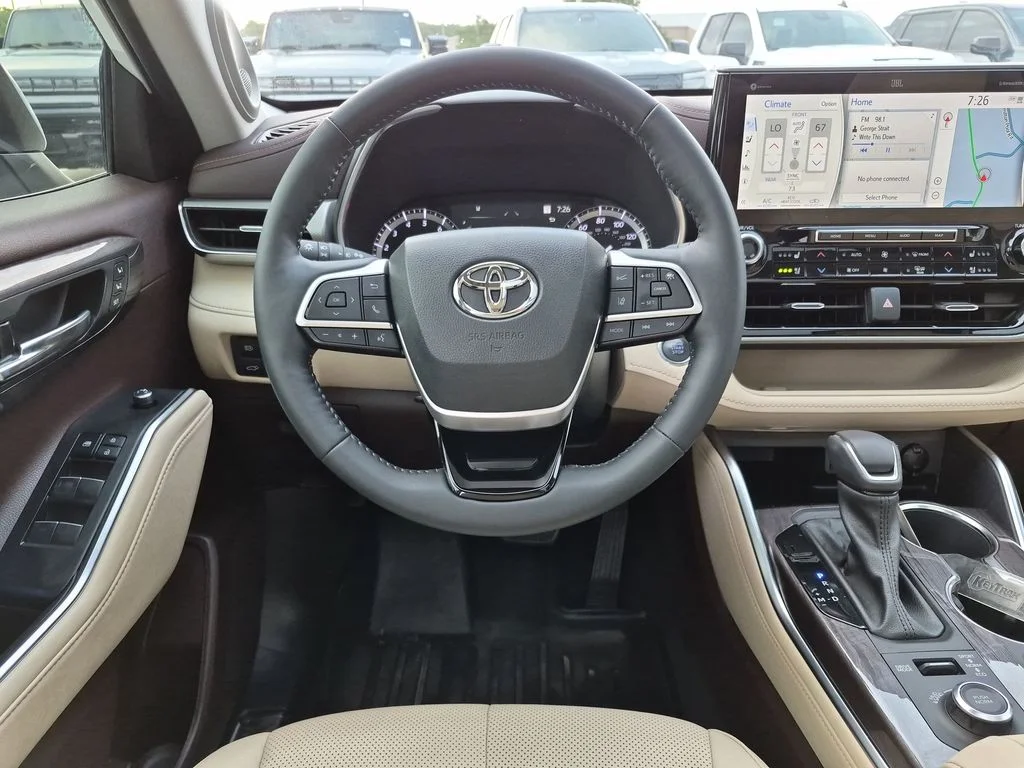 Used 2022  Toyota Platinum image 31