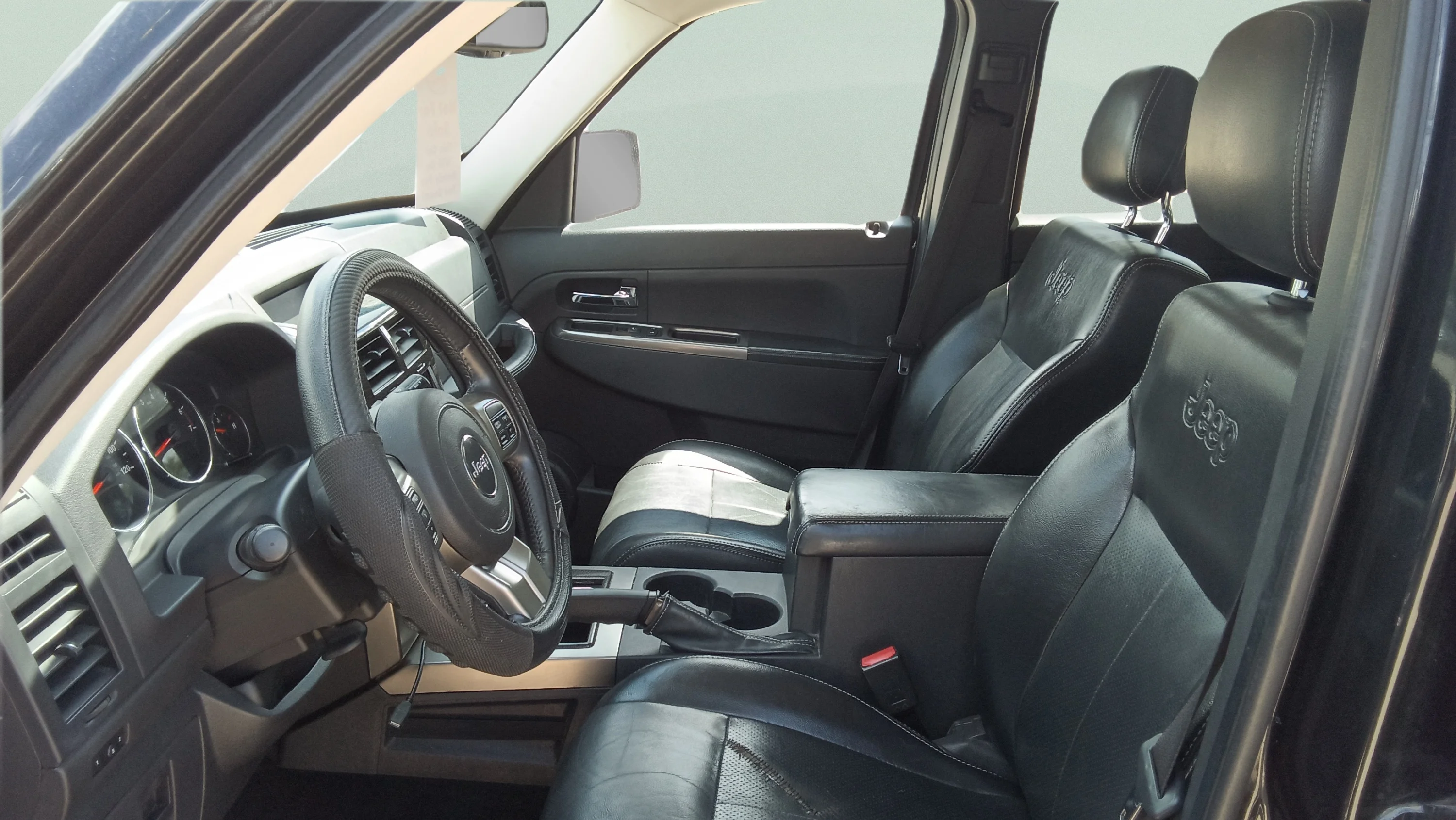 2012 Jeep Liberty Limited Jet Edition - Photo 10