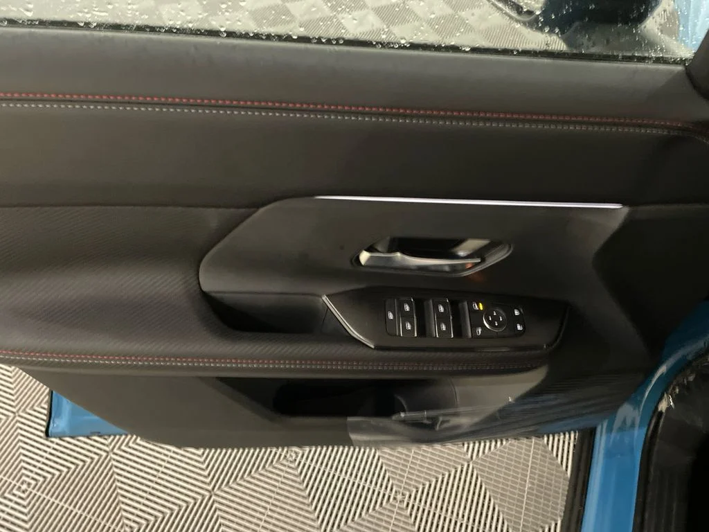 New 2026 Arctic Ice Blue Metallic / Super Black Two-tone Nissan SR image 10