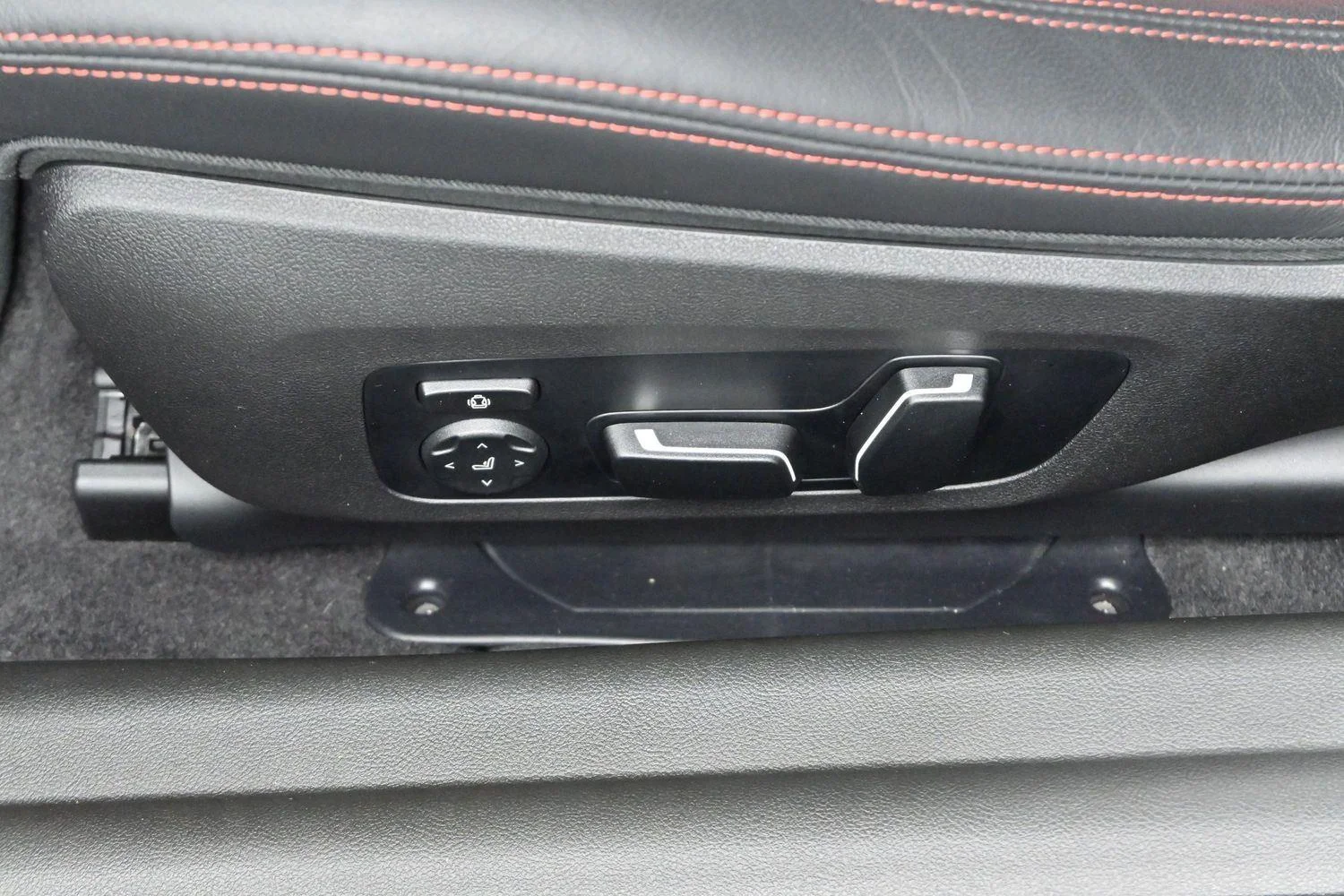 Used 2025 Black Sapphire Metallic BMW Coupe image 14