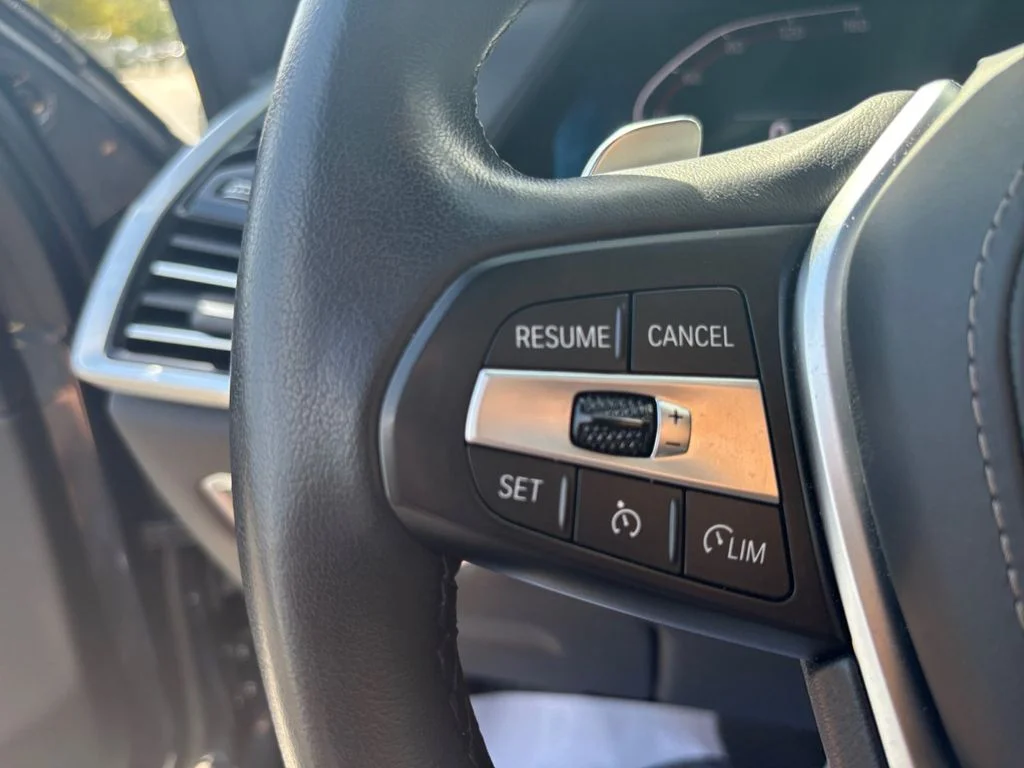 Used 2022 Gray BMW xDrive40i image 32