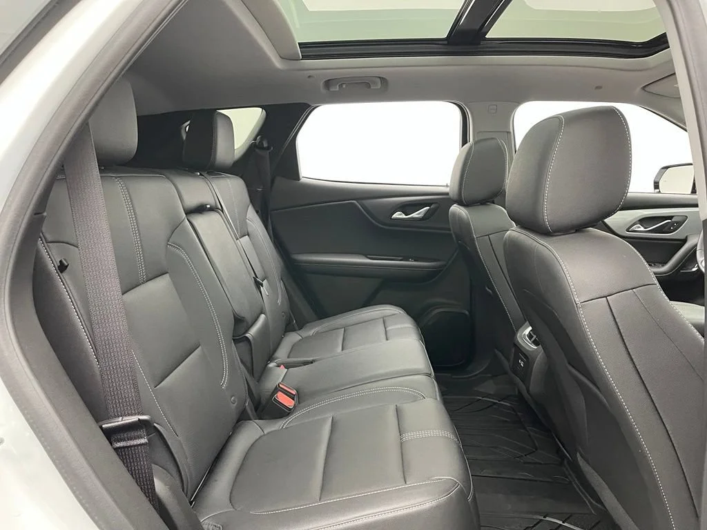 Used 2024 Summit White Chevrolet 3LT image 37