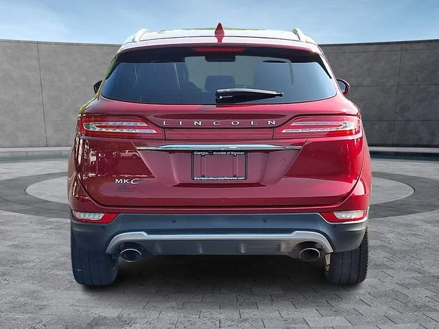 Used 2019 Red Lincoln Reserve image 3