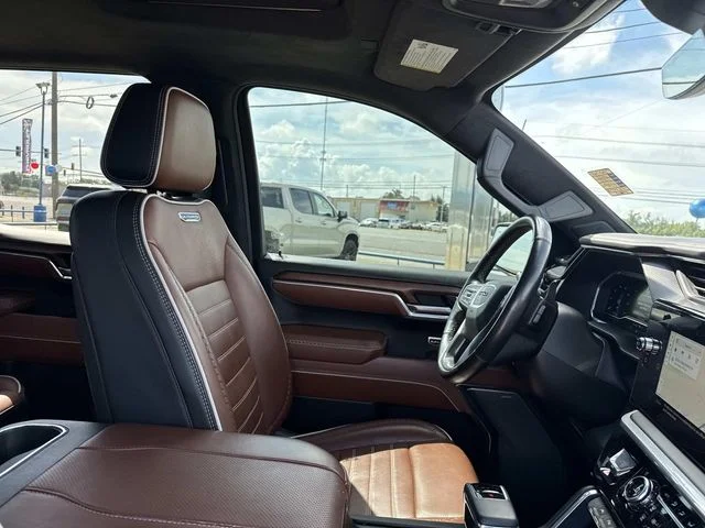 Used 2023 White GMC Denali Ultimate image 26