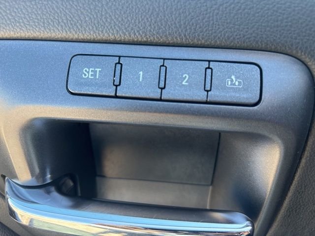 Used 2017 White GMC Denali image 24