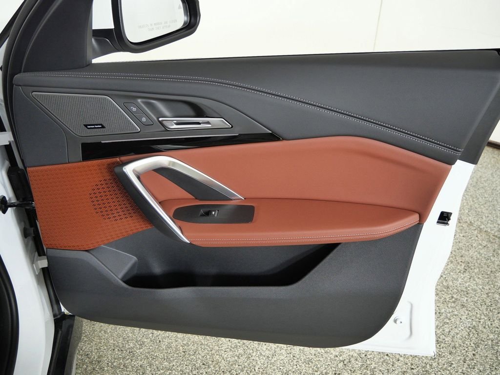 New 2026 Mineral White Metallic BMW xDrive28i image 19