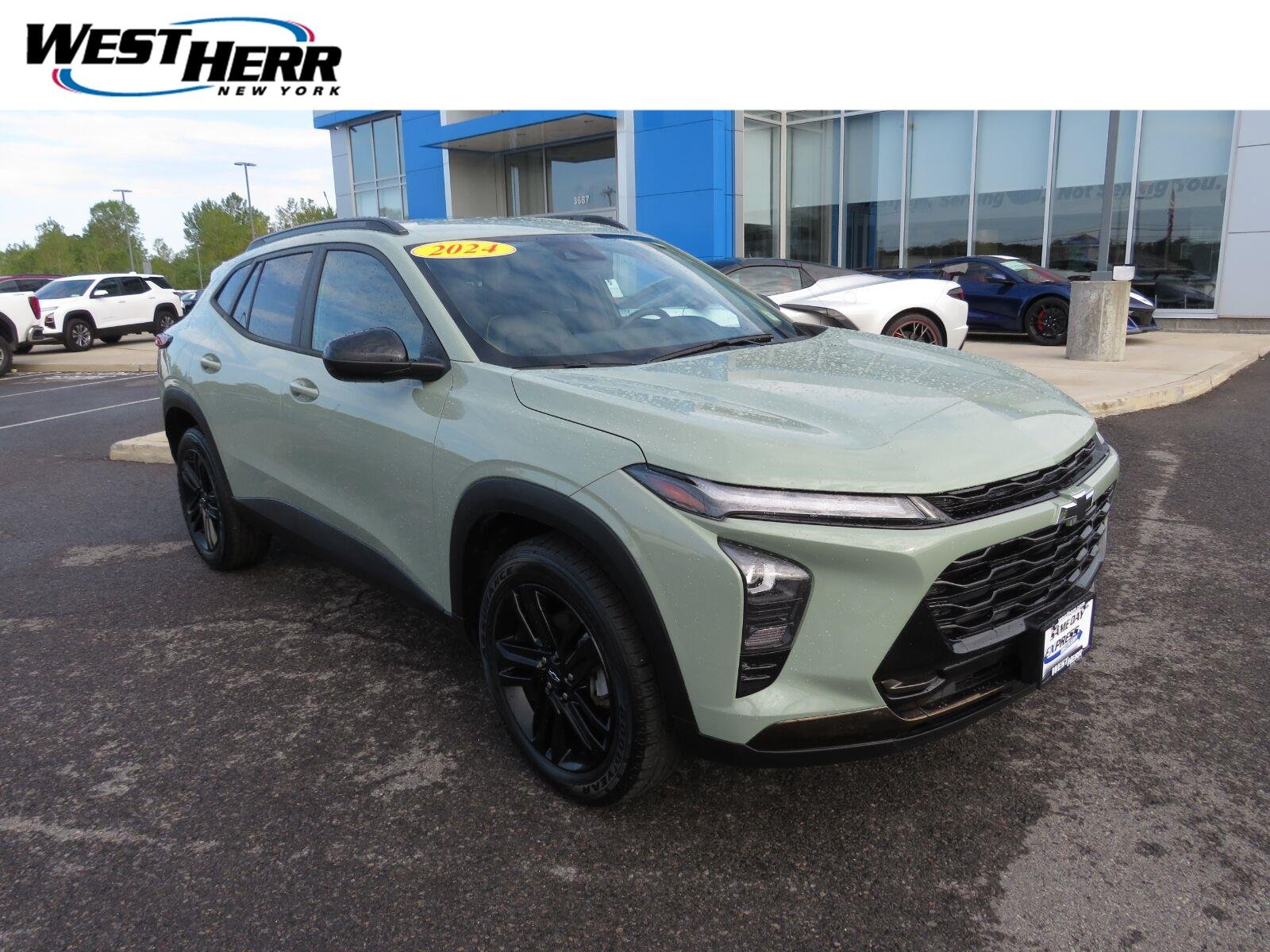 Used 2024 Cacti Green Chevrolet ACTIV image 1