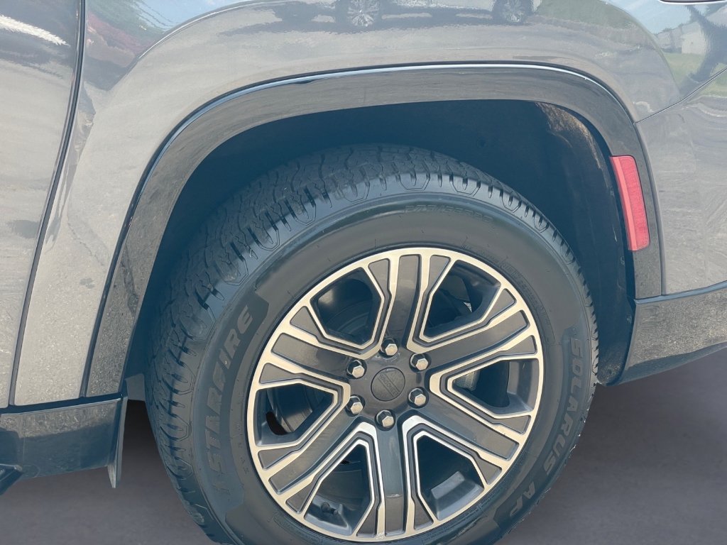 Used 2023 Baltic Gray Metallic Clearcoat Jeep Series II image 25