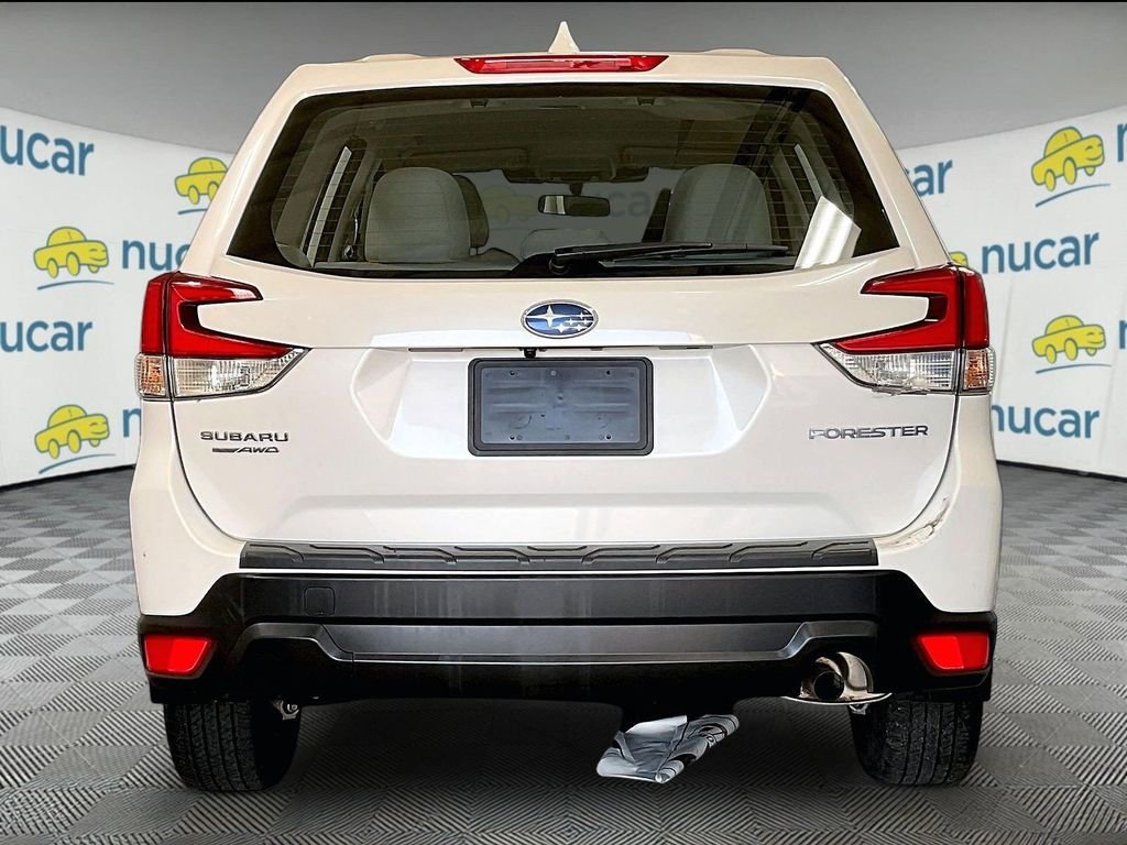 Used 2023 White Subaru Base image 5