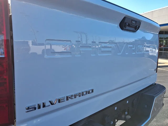 Used 2025 White Chevrolet LT image 30