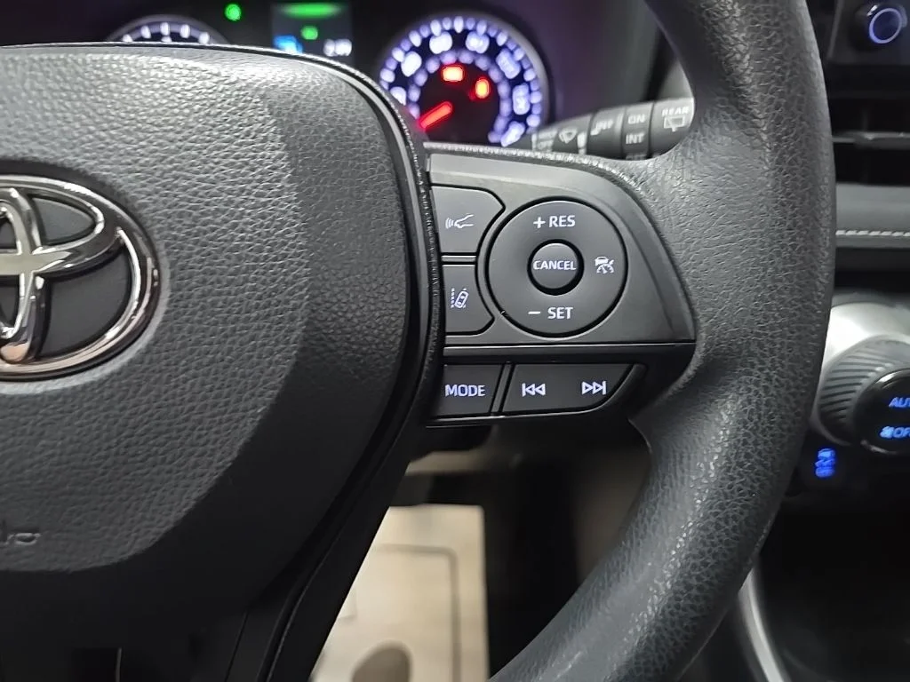 Used 2019 Silver Toyota XLE image 21