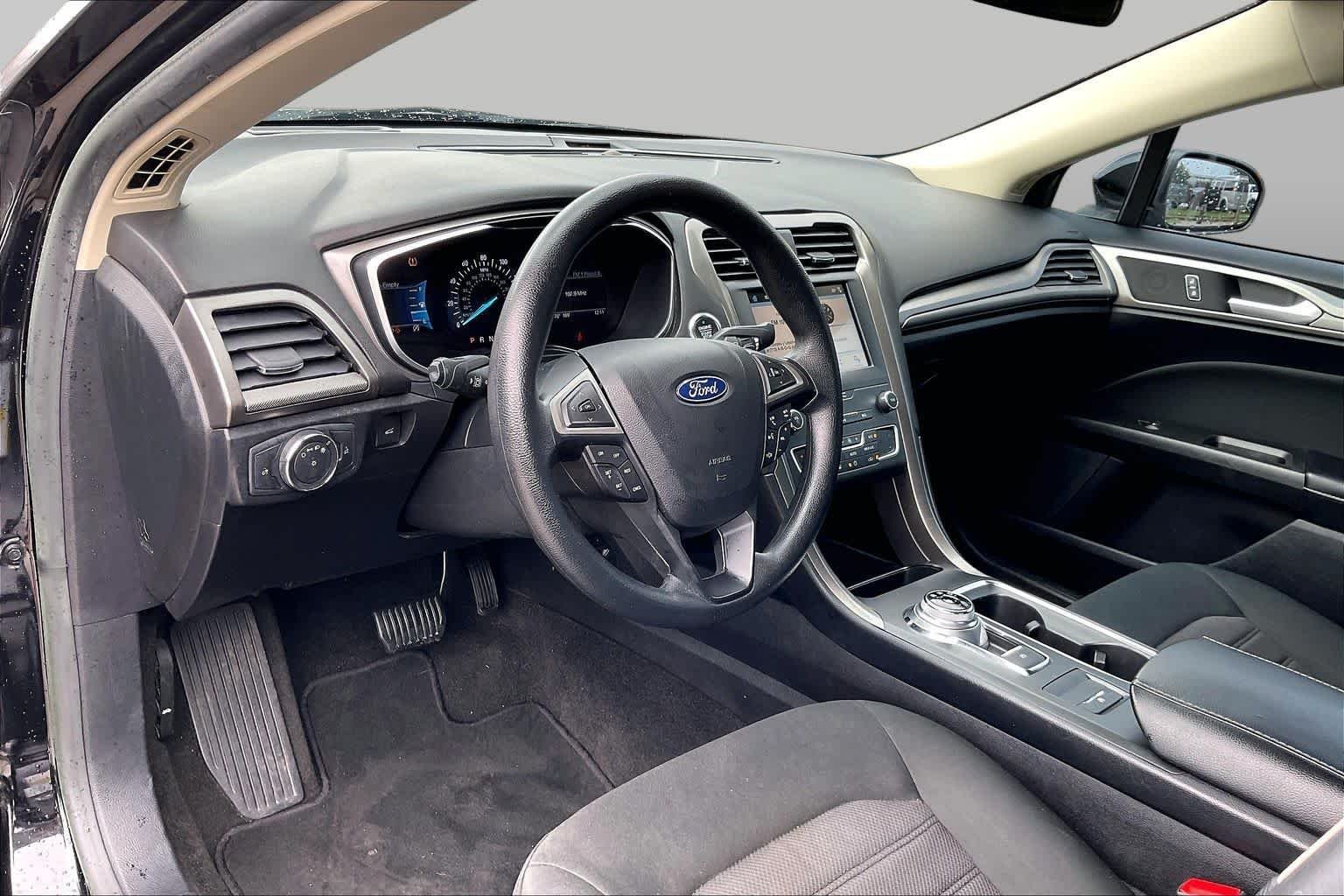 Used 2019 Agate Black Ford SE image 17