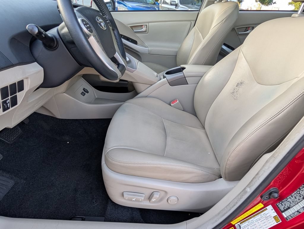 Used 2015  Toyota Four image 13