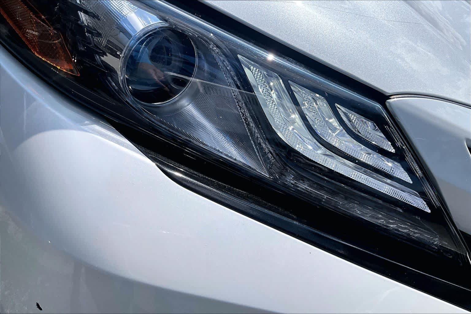Used 2024 Wind Chill Pearl Toyota Hybrid XSE image 28