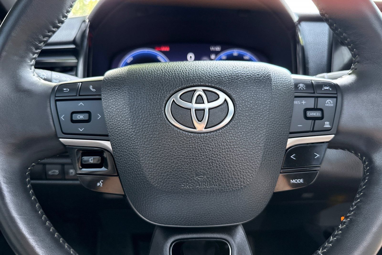 Used 2025 Beige Toyota XLE image 21