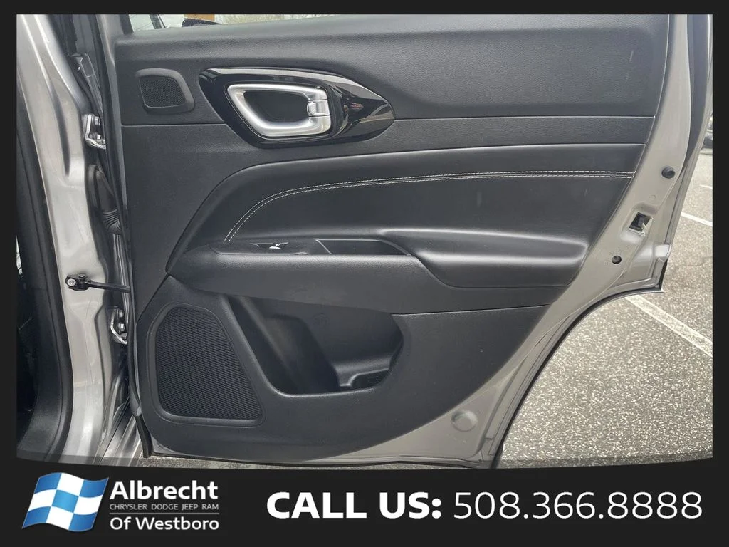 Used 2023 Silver Jeep Limited image 18