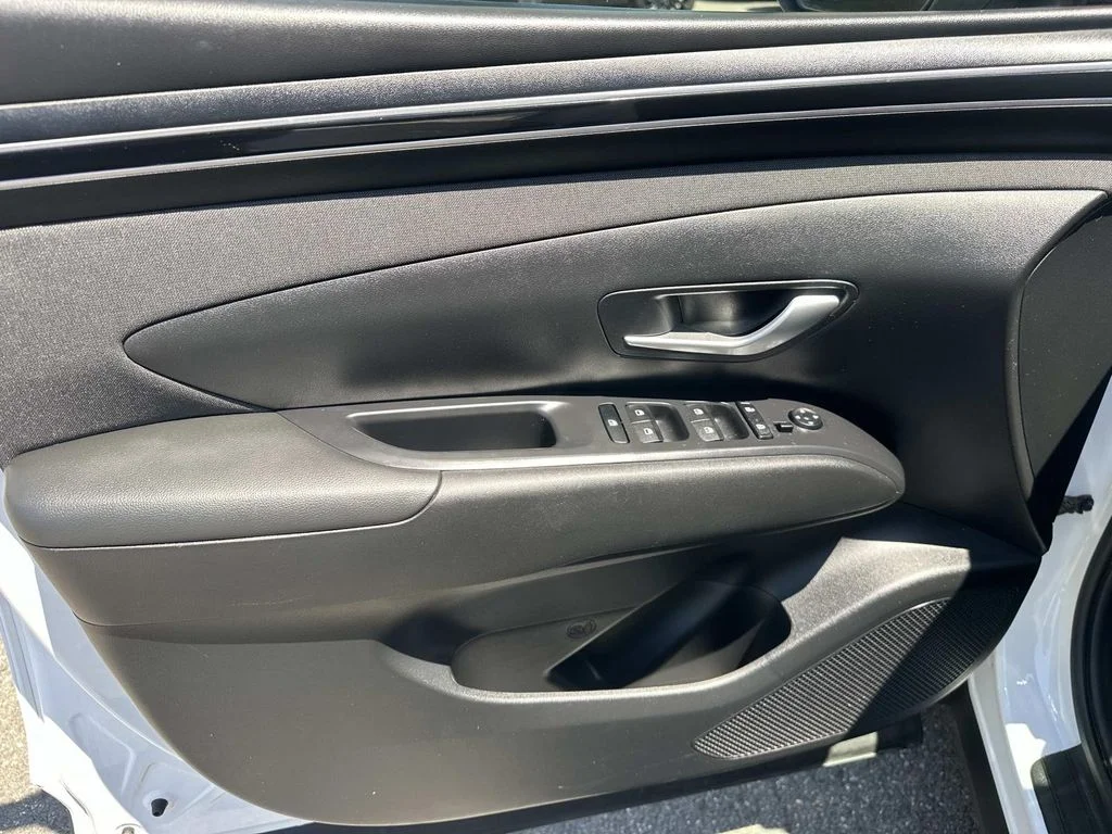 Used 2023 White Hyundai SEL image 18