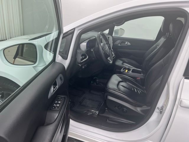 Used 2022 White Chrysler Touring L image 15