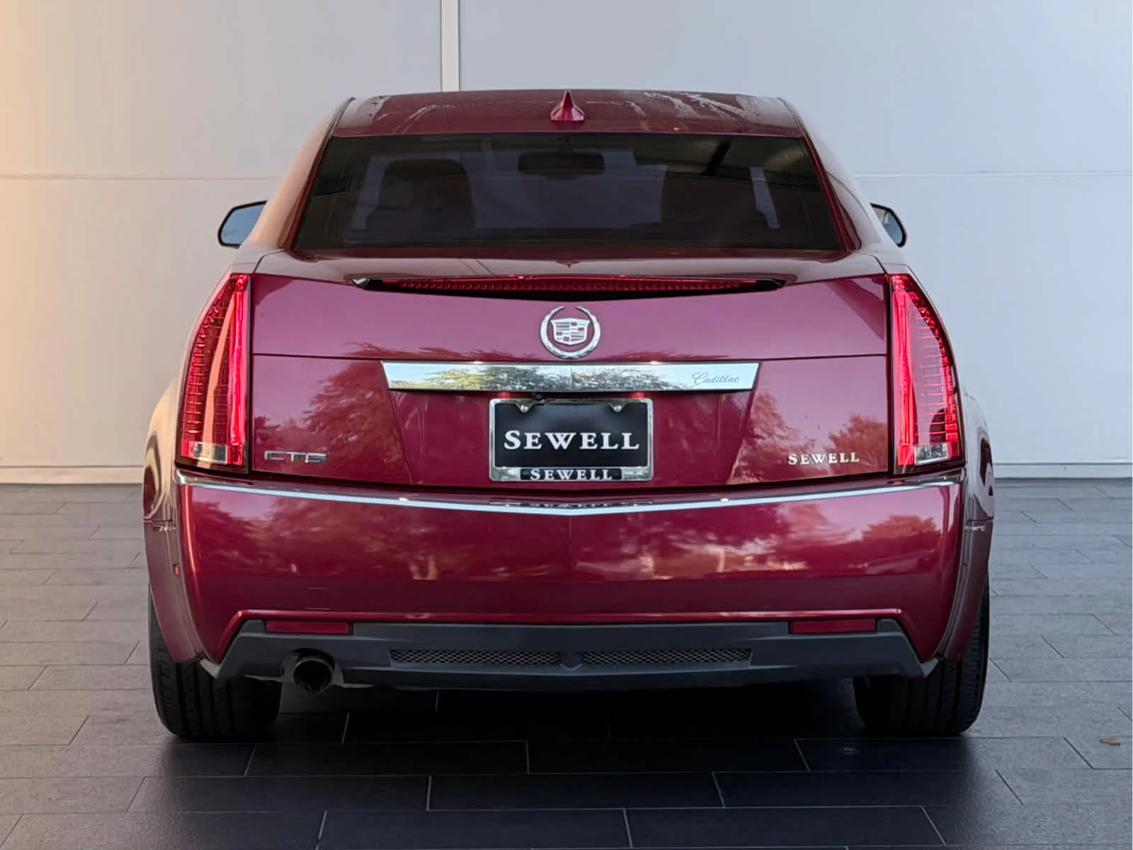 Used 2011 CRYSTAL RED TINTCOAT Cadillac Luxury image 5