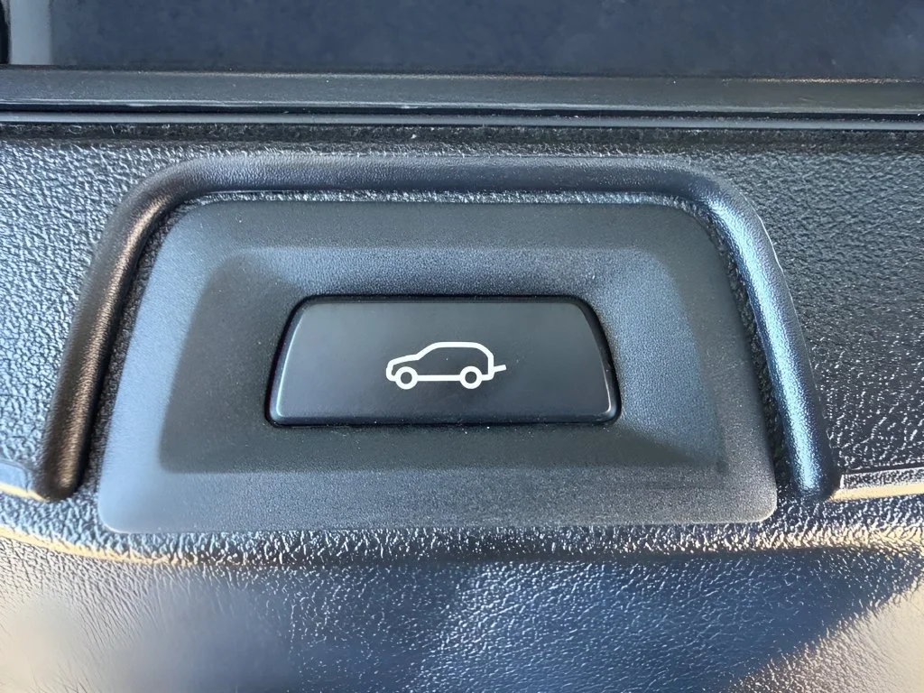 Used 2021 Black BMW sDrive40i image 39