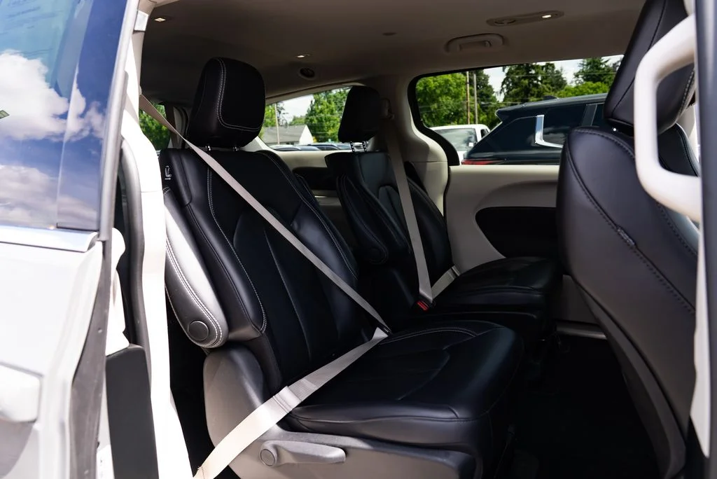 Used 2023 White Chrysler Touring L image 21